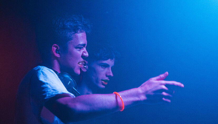DJ Eema und Tobi Vibes legen im Mobilat bei der Earlybird-Veranstaltung im Mai 2024 auf. DJ Eema und Tobi Vibes legen im Mobilat bei der Earlybird-Veranstaltung im Mai 2024 auf.