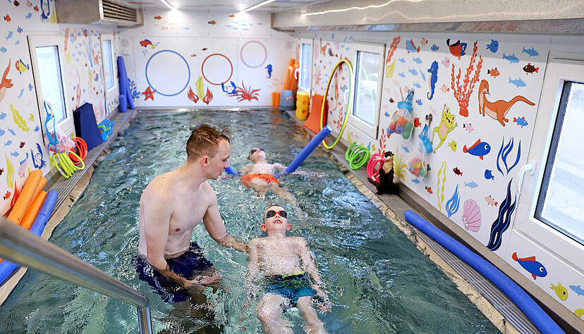Anfang des Jahres machte ein mobiles Schwimmbad der Josef-Wund-Stiftung zum ersten Mal im Landkreis Heilbronn Station, nämlich in Jagsthausen.