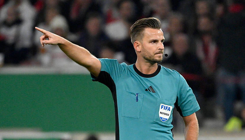 Schiedsrichter Daniel Schlager erlebte im DFB-Pokal keinen guten Abend. Der Elfmeter-Pfiff gegen den VfB Stuttgart war eine Fehlentscheidung. Schiedsrichter Daniel Schlager erlebte im DFB-Pokal keinen guten Abend. Der Elfmeter-Pfiff gegen den VfB Stuttgart war eine Fehlentscheidung.
