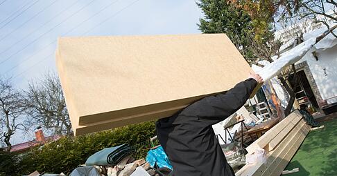 Private Helfer lassen sich &uuml;ber den gesetzlichen Unfallschutz einer Bau-Berufsgenossenschaft absichern.