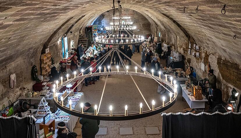 Bummel im Gewölbe: Der Markt auf der Burg besticht furch besonderes Flair. Bummel im Gewölbe: Der Markt auf der Burg besticht furch besonderes Flair.