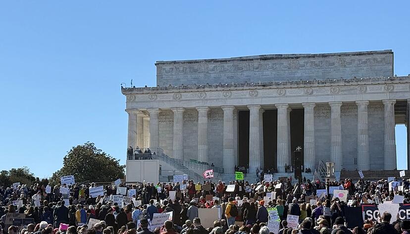 Demo von Wissenschaftlern gegen K&uuml;rzungen.