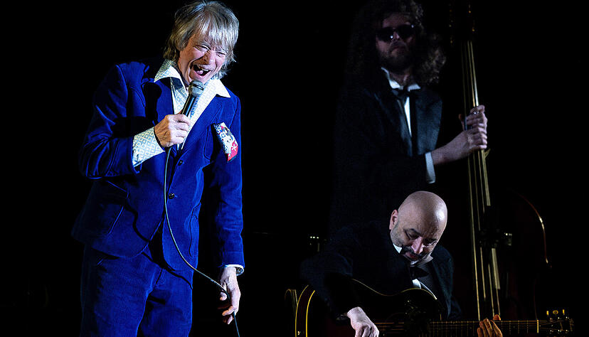 &bdquo;Geh nicht zur Schule, bleib dumm, aber tu es heimlich&ldquo;: Ruhrpott-Clown Helge Schneider stachelt an zum Aufm&uuml;pfig sein.