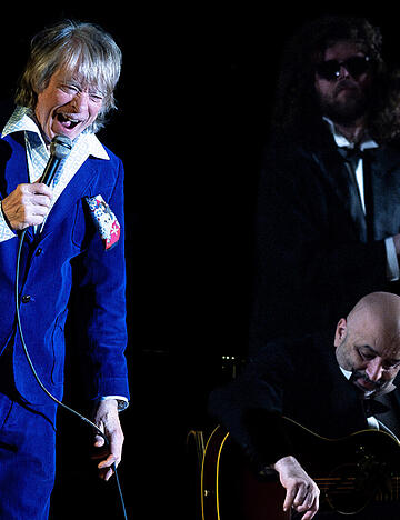 &bdquo;Geh nicht zur Schule, bleib dumm, aber tu es heimlich&ldquo;: Ruhrpott-Clown Helge Schneider stachelt an zum Aufm&uuml;pfig sein.