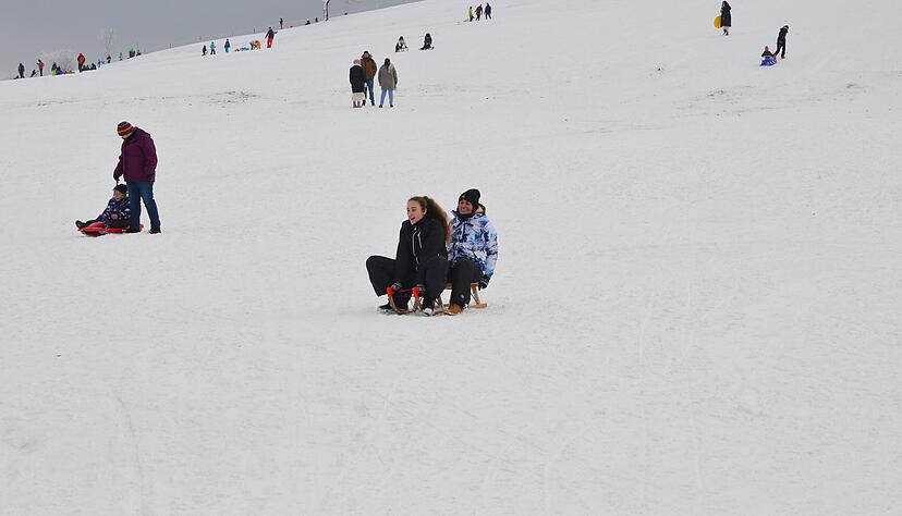 Auch am 9. Januar zog es Rodelbegeisterte zum Stocksberg bei Beilstein. Es herrschte zwar gro&szlig;er Andrang und auch Falschparker-Tickets wurden verteilt, aber zu chaotischen Zust&auml;nden oder Sperrungen kam es nicht.