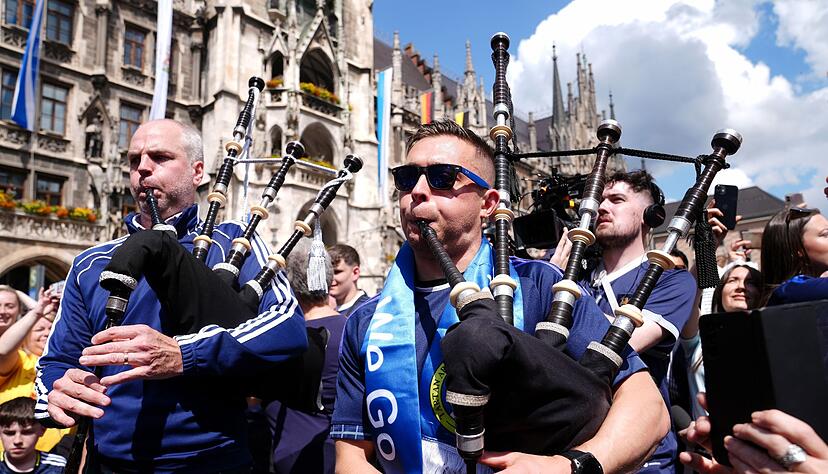 Schottische Dudelsackspieler auf dem Münchner Marienplatz. Schottische Dudelsackspieler auf dem Münchner Marienplatz.