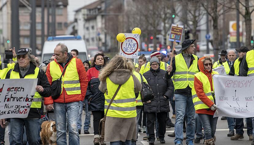 Demonstration gegen Dieselfahrverbote an der Allee in Heilbronn.
Foto: Kunz Demonstration gegen Dieselfahrverbote an der Allee in Heilbronn.
Foto: Kunz