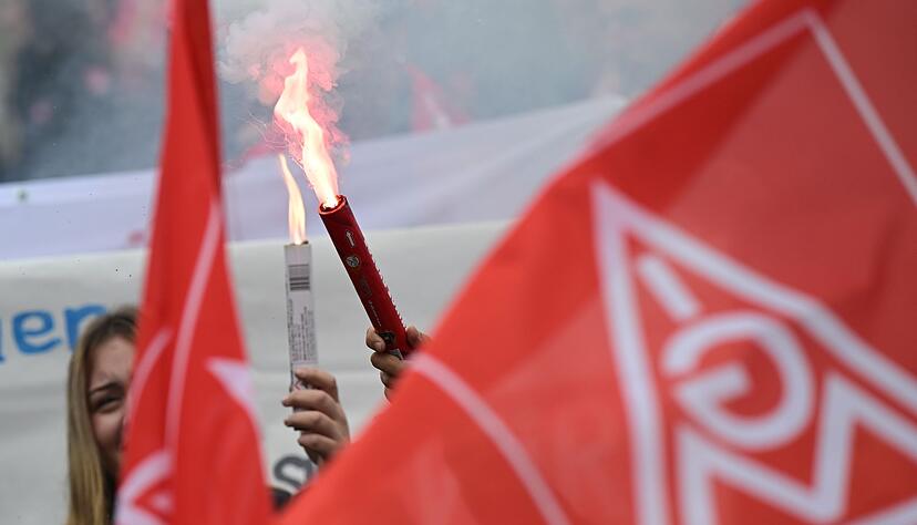 Die IG Metall fordert unter anderem eine Entgelterh&ouml;hung von sieben Prozent.