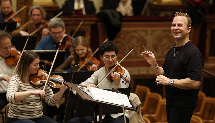 Der Kanadier Yannick N&eacute;zet-S&eacute;guin dirigiert erstmals das Neujahrskonzert aus Wien