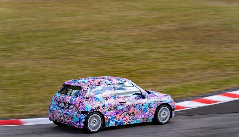 160 kW/218 PS und das passende Fahrprofil machen den neuen Mini Cooper zum engagierten Kurvenspezialisten. 160 kW/218 PS und das passende Fahrprofil machen den neuen Mini Cooper zum engagierten Kurvenspezialisten.