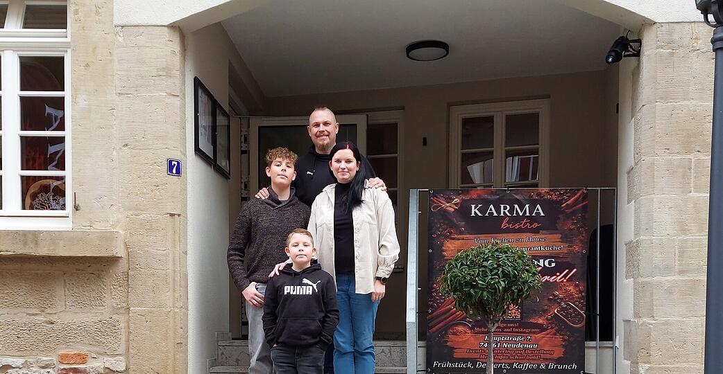 Aleksandra und Krzysztof Szczepaniak mit Dominik und Nikodem.