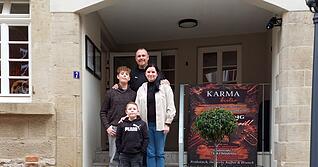 Aleksandra und Krzysztof Szczepaniak mit Dominik und Nikodem.