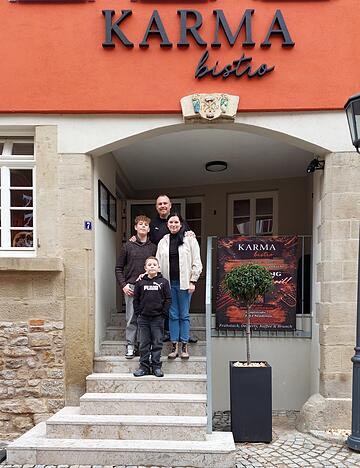 Aleksandra und Krzysztof Szczepaniak mit Dominik und Nikodem.