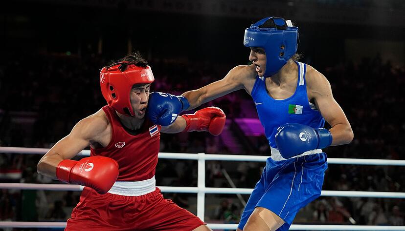 Imane Khelif (r) boxte sich in Paris zu Olympiagold.