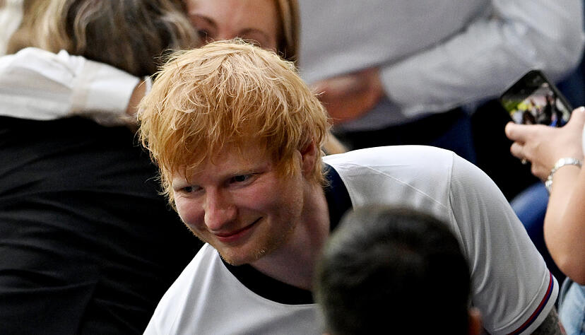 Ed Sheeran war beim EM-Achtelfinale von England gegen die Slowakei in Gelsenkirchen zu Gast. Ed Sheeran war beim EM-Achtelfinale von England gegen die Slowakei in Gelsenkirchen zu Gast.