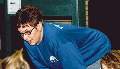 So wird&lsquo;s gemacht: Heike Wacker, Trainerin des TB Richen, fand beim Spiel gegen die SG Bad Mergentheim offensichtlich die richtigen Worte. Richen bleibt weiterhin Tabellenf&uuml;hrer in der Bezirksklasse.
          Foto: Klaus Kr&uuml;ger