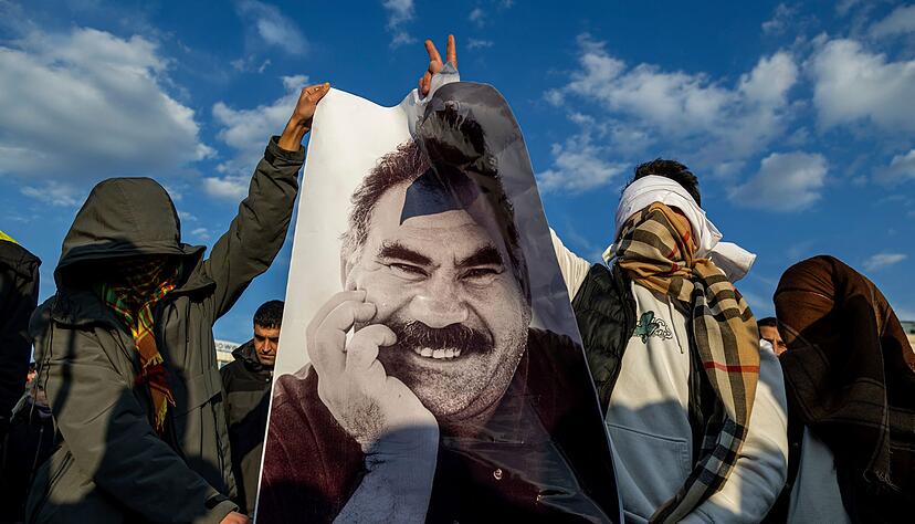 PKK-Chef Öcalan ruft Kämpfer zur Niederlegung von Waffen auf PKK-Chef Öcalan ruft Kämpfer zur Niederlegung von Waffen auf