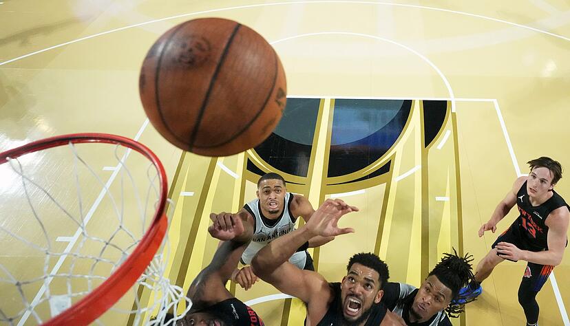 Die Knicks arbeiteten sich zurück und gewannen den NBA Cup. Die Knicks arbeiteten sich zurück und gewannen den NBA Cup.