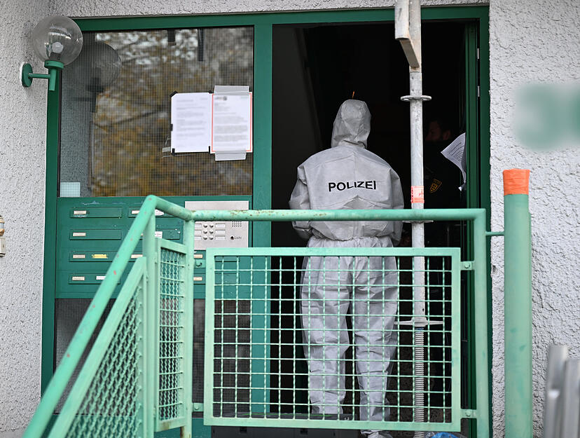 Die Polizei ermittelt nach einem tragischen Fund in einem Mehrfamilienhaus in Feuerbach.