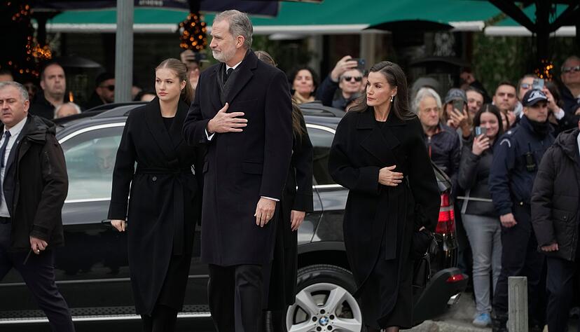 Spaniens König Felipe und seine Familie nehmen Abschied von der «schrulligen Tante». Spaniens König Felipe und seine Familie nehmen Abschied von der «schrulligen Tante».
