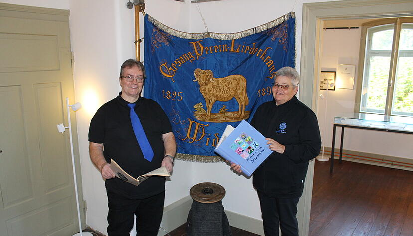 Hans-Martin Reinert und Ulrike Hermann vom Vorstand des Liederkranzes Widdern freuen sich schon aufs Festabendprogramm.