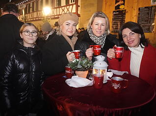 Am Samstag zeigt sich der Öhringer Weihnachtsmarkt besonders lebendig und gut besucht.