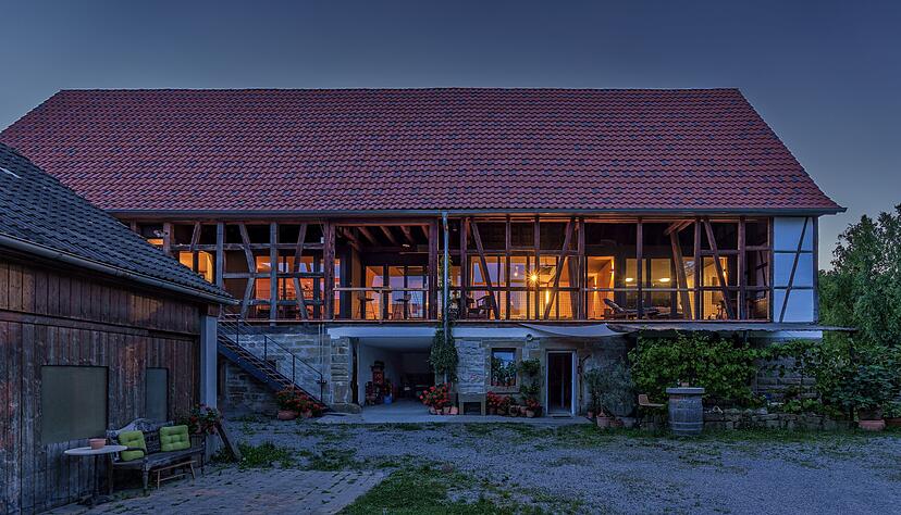 Eine alte Scheune wird zum eleganten Loft. Eine alte Scheune wird zum eleganten Loft.