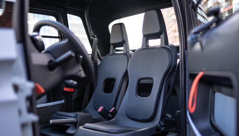 Im Citro&euml;n Ami ist zwar gen&uuml;gend Platz f&uuml;r zwei Insassen, die Sitze bieten aber wenig Komfort.