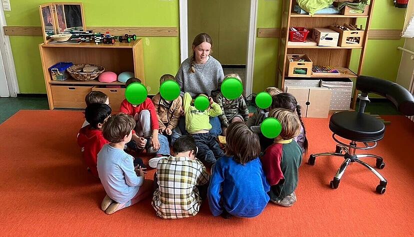 Selina Sauer bei ihrer Arbeit in der St&auml;dtischen Kindertagesst&auml;tte in der Innsbrucker Stra&szlig;e in Heilbronn.