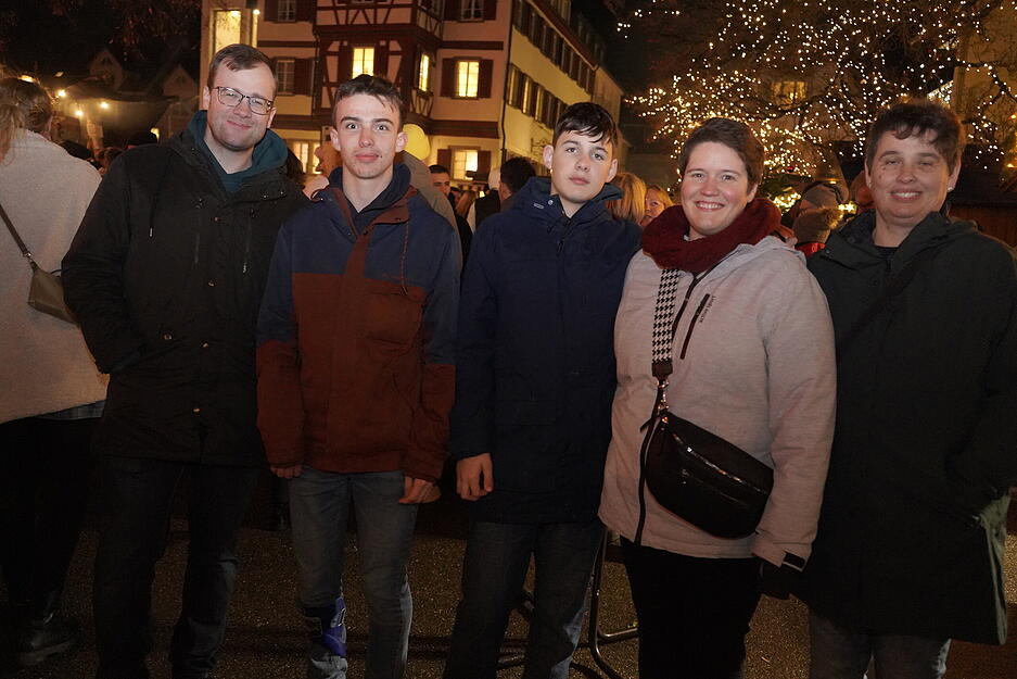 Fünf Tage lang wird bei "Advent am Schloss" in Künzelsau besinnlich in die Vorweihnachtszeit eingeläutet. Fünf Tage lang wird bei "Advent am Schloss" in Künzelsau besinnlich in die Vorweihnachtszeit eingeläutet.