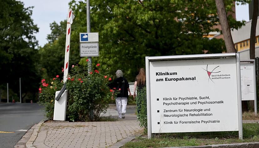 Am Morgen wurde der Mann zurück in die Psychiatrie gebracht.