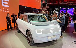 Klare Kanten: Mit der Studie ID.Life zeigt VW ein Einstiegsmodell, das im Jahr 2025 auf den Markt kommen soll.
Foto: dpa