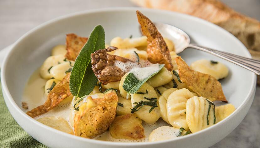 Mediterraner Genuss: Die Mischung aus Salbei und Butter passt perfekt zu Gnocchi, und sorgt f&uuml;r ein aromatisches, feines Geschmackserlebnis.