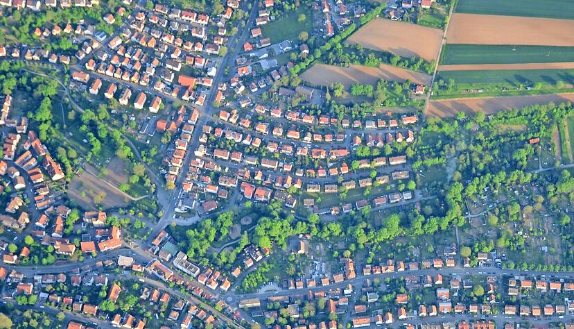 Warum nicht Neckargartach? Wenn es die Traumimmobilie im Heilbronner Osten nicht mehr zu kaufen gibt, weichen Interessenten auch in die Stadtteile aus. Das zumindest legt der Immobilienmarktbericht der Stadt nahe.
Foto: Archiv/Gleichauf Warum nicht Neckargartach? Wenn es die Traumimmobilie im Heilbronner Osten nicht mehr zu kaufen gibt, weichen Interessenten auch in die Stadtteile aus. Das zumindest legt der Immobilienmarktbericht der Stadt nahe.
Foto: Archiv/Gleichauf