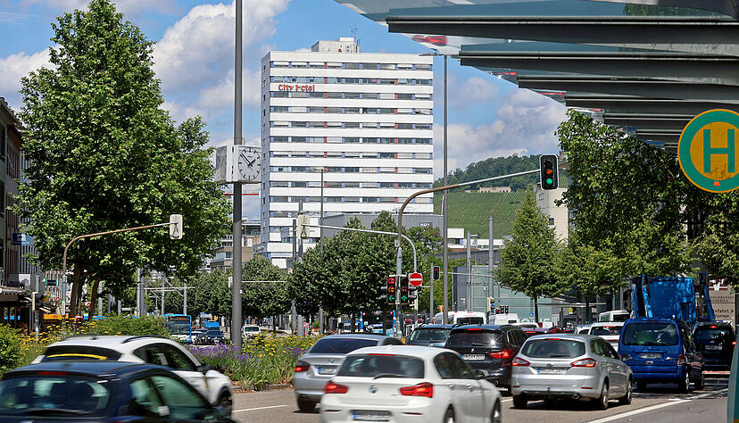Am Shoppinghaus in Heilbronn kommt es immer wieder zu Polizeieinsätzen. Zwei Beamte waren falschem Verdacht ausgesetzt. Am Shoppinghaus in Heilbronn kommt es immer wieder zu Polizeieinsätzen. Zwei Beamte waren falschem Verdacht ausgesetzt.