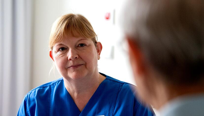 Annette Ortmann ist seit 30 Jahren Krankenschwester. Irgendwann entschied sie sich für die Arbeit in der Palliativpflege und absolvierte eine Palliativ-Care-Weiterbildung. Annette Ortmann ist seit 30 Jahren Krankenschwester. Irgendwann entschied sie sich für die Arbeit in der Palliativpflege und absolvierte eine Palliativ-Care-Weiterbildung.