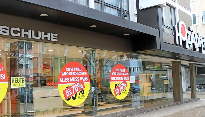 Prominente Schließungen von alteingesessenen Geschäften in der Heilbronner Innenstadt wie Holzäpfel in der Lohtorstraße trüben die positive Stimmung im örtlichen Einzelhandel.
Foto: Lasse Löffler