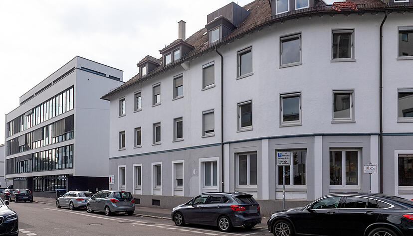 Das Gebäude rechts an der Frankfurter Straße soll künftig als Flüchtlingsunterkunft dienen. Die ersten Geflüchteten, überwiegend Ukrainer, sollen Ende Oktober einziehen. Das Gebäude rechts an der Frankfurter Straße soll künftig als Flüchtlingsunterkunft dienen. Die ersten Geflüchteten, überwiegend Ukrainer, sollen Ende Oktober einziehen.