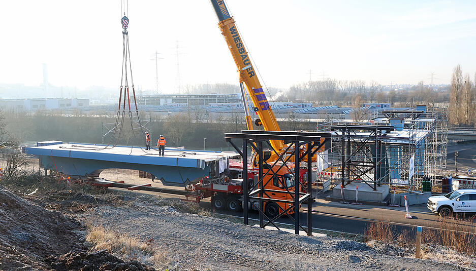 Eine moderne Fu&szlig;- und Radwegbr&uuml;cke entsteht am Stadtbahnhalt Schwarz-Campus.