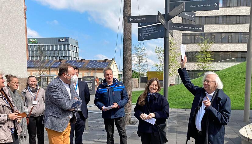 Denise und Christian Mikunda (rechts) sorgten im Workshop "Die Strahlkraft von Heilbronn" in Theorie und Praxis für interessante Einblicke in die Stadt. Denise und Christian Mikunda (rechts) sorgten im Workshop "Die Strahlkraft von Heilbronn" in Theorie und Praxis für interessante Einblicke in die Stadt.