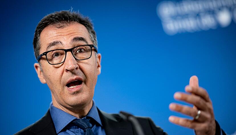 Bundeslandwirtschaftsminister Cem Özdemir (Grüne) hat Pläne für eine gesetzliche Tierhaltungskennzeichnung konkretisiert. Bundeslandwirtschaftsminister Cem Özdemir (Grüne) hat Pläne für eine gesetzliche Tierhaltungskennzeichnung konkretisiert.