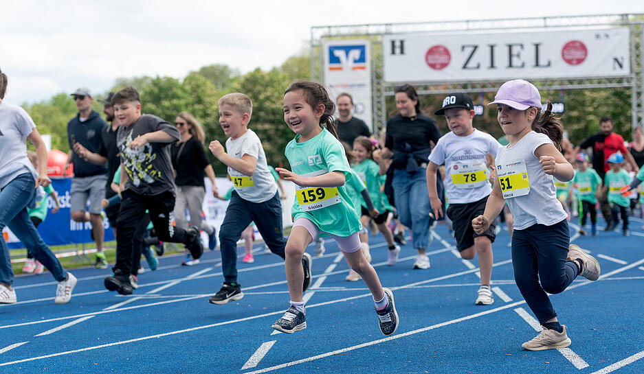 Während letztes Jahr der Startplatzkontingent bei 1300 lag und ausgebucht war, stehen in diesem Jahr 2000 Plätze zur Verfügung. Während letztes Jahr der Startplatzkontingent bei 1300 lag und ausgebucht war, stehen in diesem Jahr 2000 Plätze zur Verfügung.