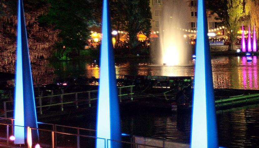 Impressionen vom Lichterfest im Jahr 2009 am Hagenbuchersee. Die damalige Stimmung wünschen sich die Organisatoren auch beim Neustart.
Foto: Archiv/Veigel
