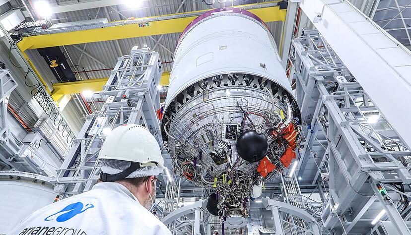 Die Oberstufe der neuen europäischen Trägerrakete Ariane 6 im Werk der Arianegroup in Bremen. Jetzt wird sie beim DLR in Lampoldshausen getestet.
Foto: dpa