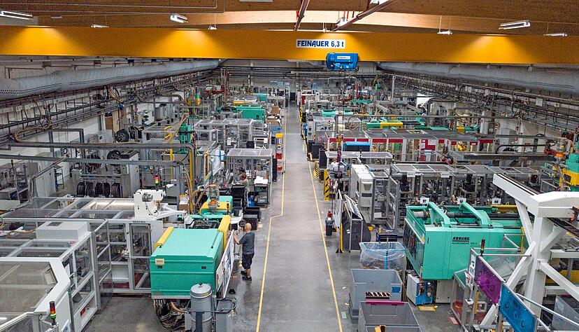 Ein Blick in die Produktion bei Söhner in Schwaigern. Das Unternehmen ist Spezialist für Kunststoff-Metall-Verbindungen und Baugruppen.
Foto: Soehnergroup Ein Blick in die Produktion bei Söhner in Schwaigern. Das Unternehmen ist Spezialist für Kunststoff-Metall-Verbindungen und Baugruppen.
Foto: Soehnergroup