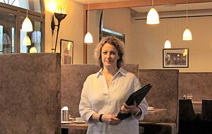 Sabine Püschel hat im Bahnhof Busch den Überblick über alles.