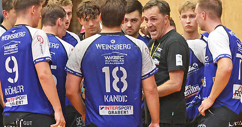 Edin Hadzimuhamedovic (3. von rechts) versuchte früh mit einer Auszeit sein Team wieder auf Kurs zu bekommen – vergeblich.