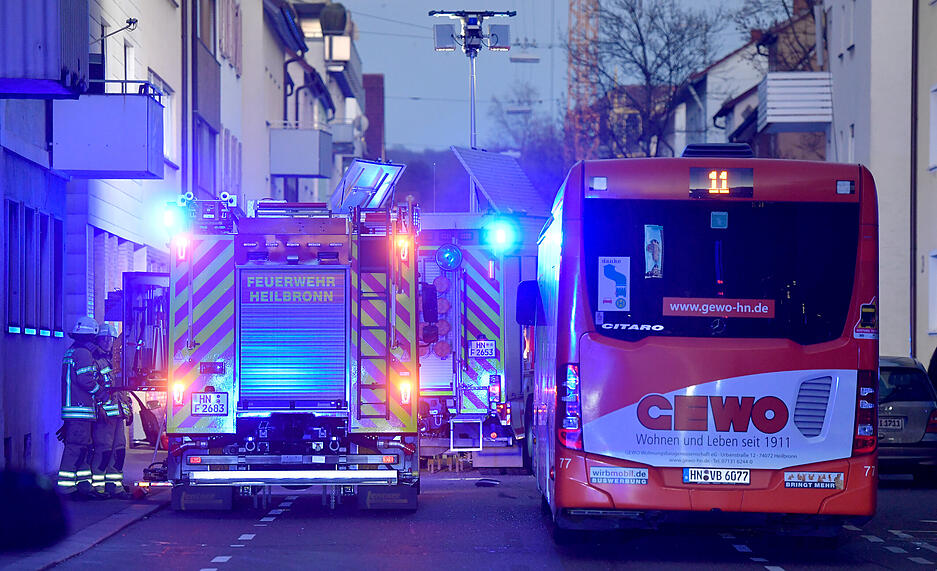 Tödlicher Unfall in Heilbronn: Mann rast in Wollhausstraße in Auto einer Familie