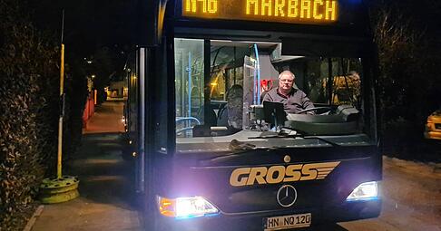 Ivica Piplica steuert in der Nacht jeweils dreimal den Bus von Beilstein nach Marbach und zurück.