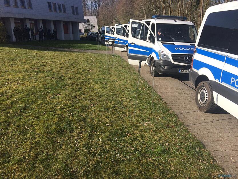 Etwa 100 Polizeibeamte suchten am Donnerstag und Freitag das Gelände an der Tagungsstätte ab.